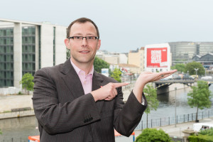 Pascal Lechler mit Hinweis auf die DGB Renten-Kampagne (Bild: Copyright by André Groth)